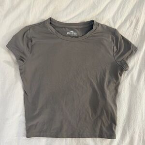 Hollister baby tee taupe